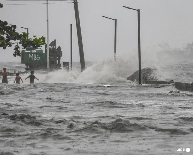 More than 10 dead as tropical storm floods Philippines, disrupting schools and flights