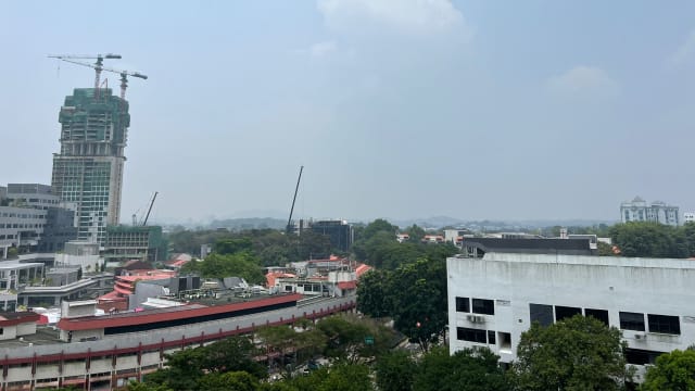 本地早上出现雾霾 空气质量处于中度水平