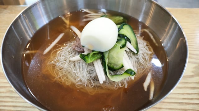 韩国冷面专卖店发生34人集体食物中毒 老翁丧命
