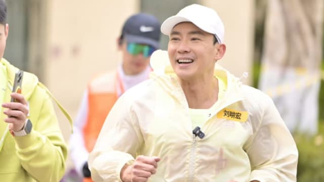 刘畊宏录节目强制赶客惹议，抖音3天内掉粉900万！