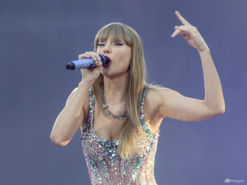 Taylor Swift meets with two girls caught up in UK dance class stabbing