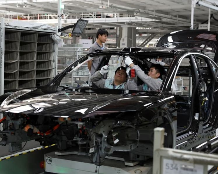 China's industrial profits rise 0.9% in January-August