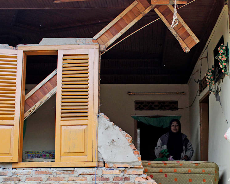 Death toll from Indonesia earthquake rises to 11 