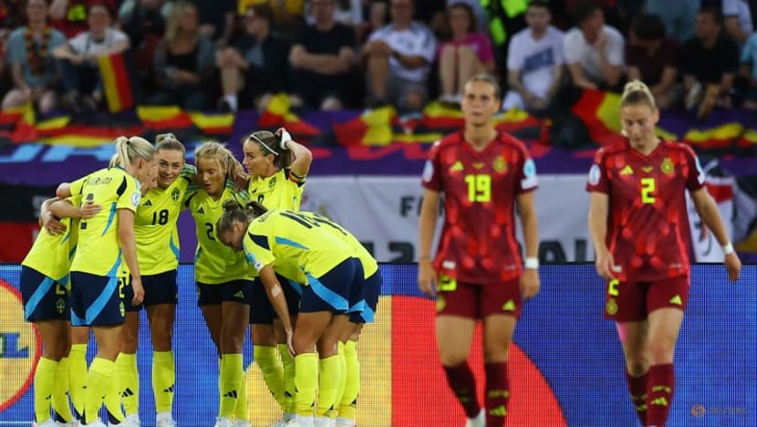 Sweden storm to group victory with 4-1 win over Germany