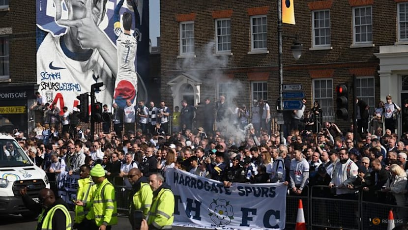 Spurs could not handle 'weight' of relegation clash, coach admits