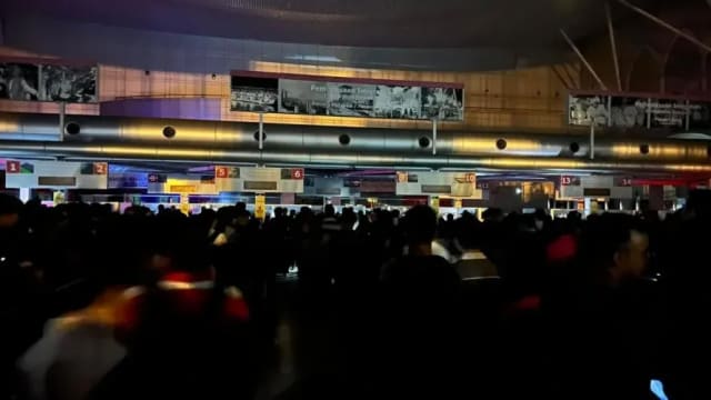 马国新山关卡停电超过12小时