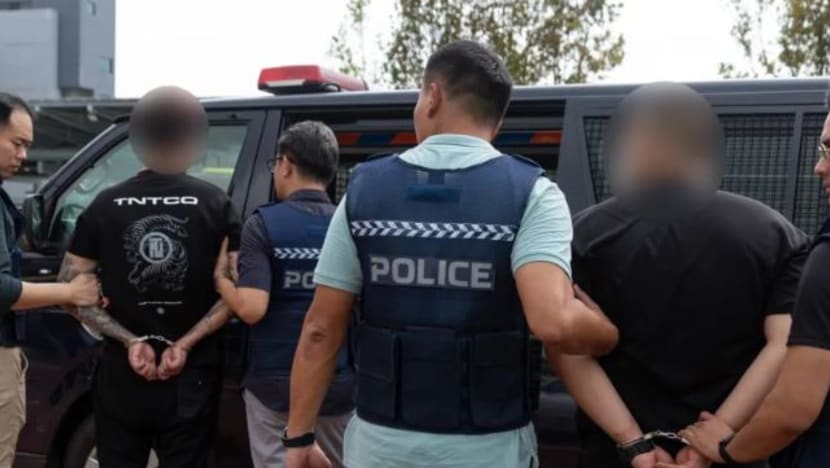 3 warga SG diberkas di M'sia sedang polis tumpaskan sindiket penipuan 3 warga SG diberkas di M'sia sedang polis tumpaskan sindiket penipuan