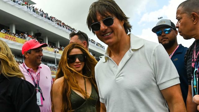 送花示爱！传Tom Cruise热烈追求Shakira