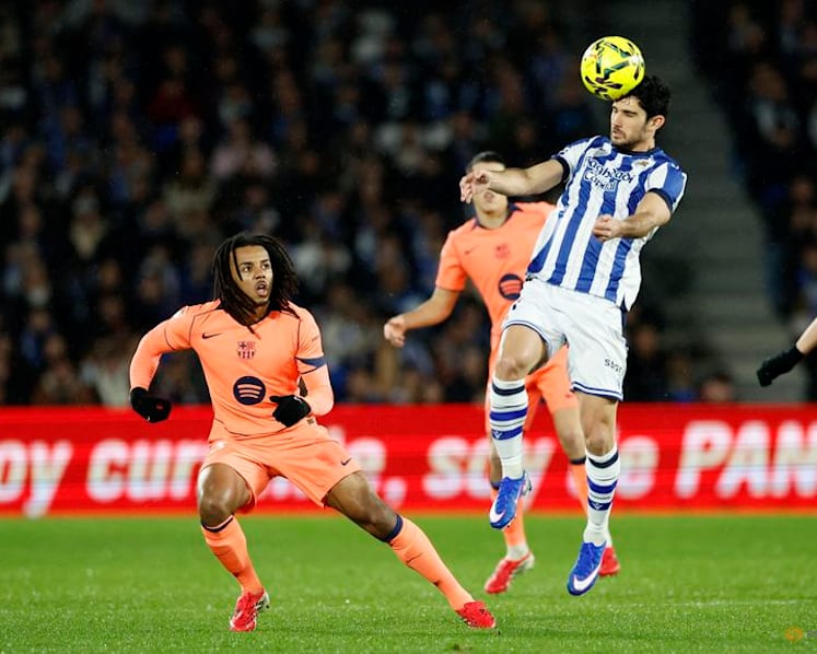 Real Sociedad stun Barcelona 2-1 to end leaders' winning streak