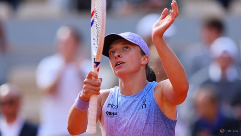 Four-time champion Swiatek crushes Raducanu to book French Open third round spot