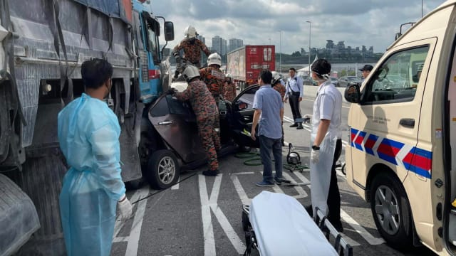 新柔长堤车祸视频曝光 罗厘被指闯汽车车道闯祸