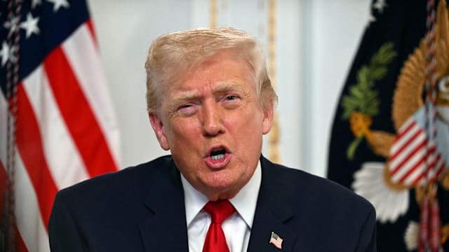 特朗普称关税带来庞大税收 有望削减或取消所得税