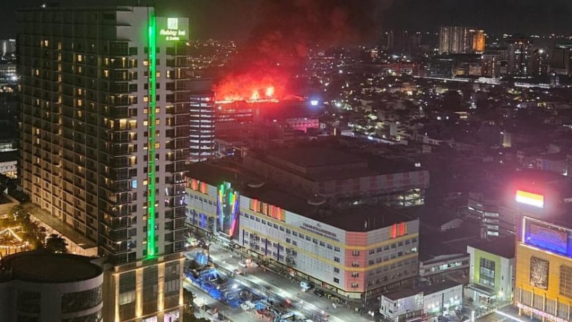 Rescue efforts ongoing for victims reportedly missing after Jakarta shopping mall fire leaves 6 dead Rescue efforts ongoing for victims reportedly missing after Jakarta shopping mall fire leaves 6 dead