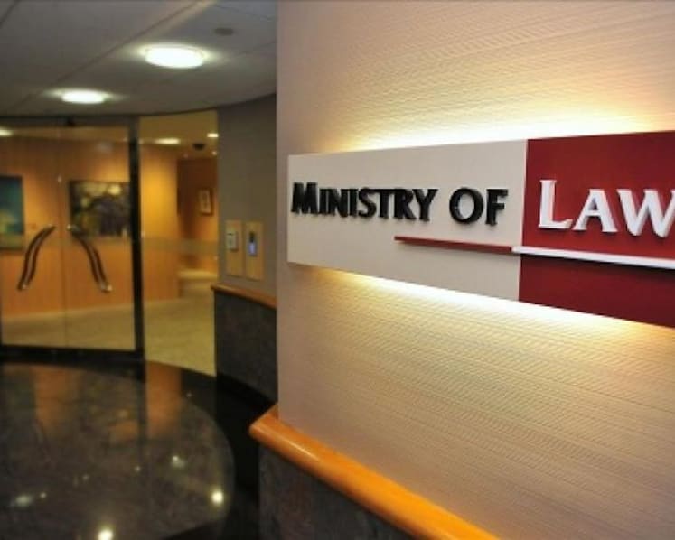 MinLaw defers decision to renew licences of 4 foreign law firms