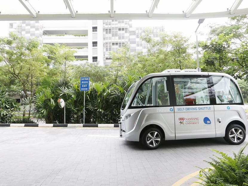 Demonstration on driverless vehicle “ARMA” seen after the NTU launches new driverless shuttle "Arma" and MOU signing between NTU and NAVYA on 16 December 2016. Photo: Koh Mui Fong