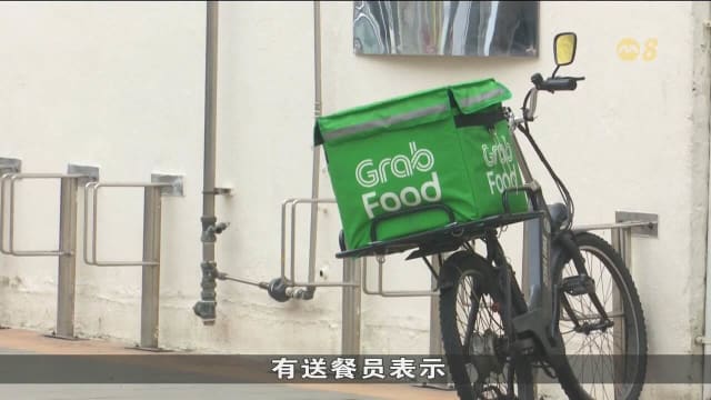 雨季外卖需求激增 平台推措施确保送餐员安全