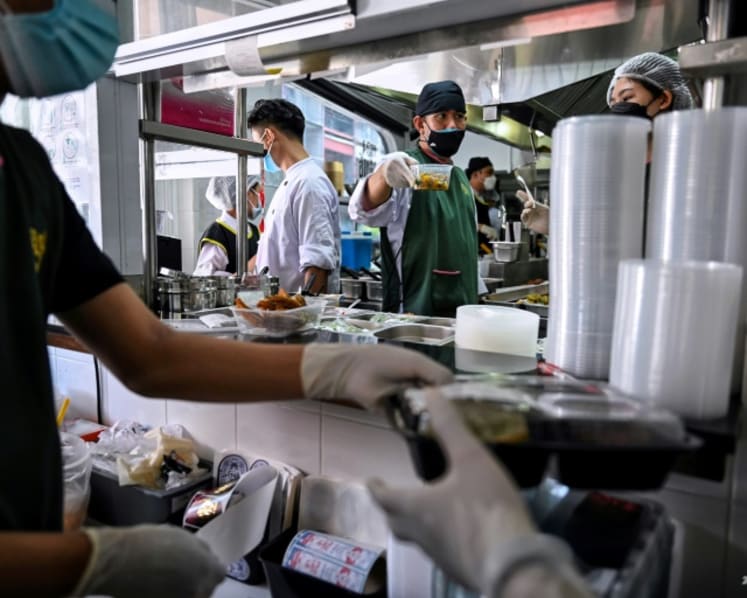 Commentary: Cafes shouldn’t rely on customers bringing their own tumblers