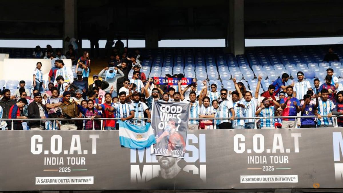 Fans throw objects onto field after Messi visits Kolkata's Salt Lake stadium