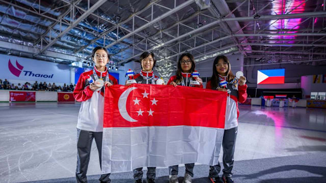 我国溜冰女将接力赛摘银 且刷新全国纪录