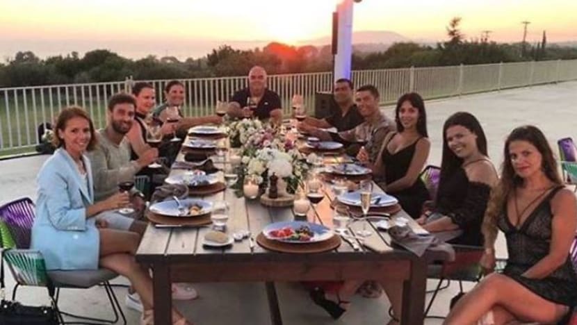 Cristiano Ronaldo tinggalkan tip S$31,500 di hotel Greece Cristiano Ronaldo tinggalkan tip S$31,500 di hotel Greece