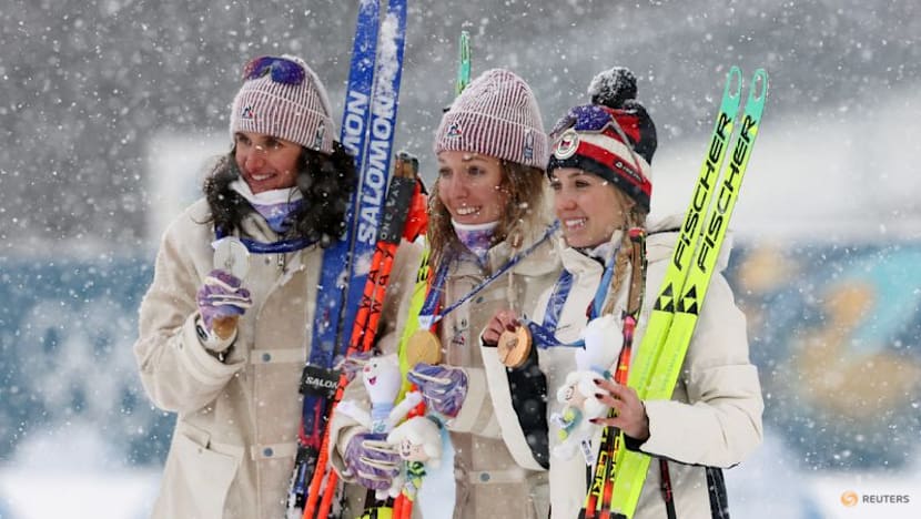 Biathlon-Michelon's stunning last lap delivers women's mass start gold for France