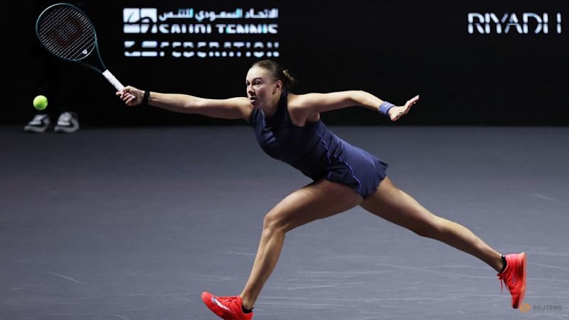 Anisimova outlasts Swiatek at WTA Finals to join Rybakina in semis