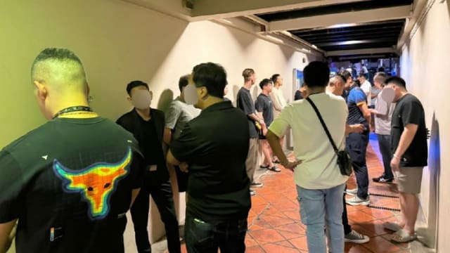 涉嫌参与私会党活动 13名男子被捕