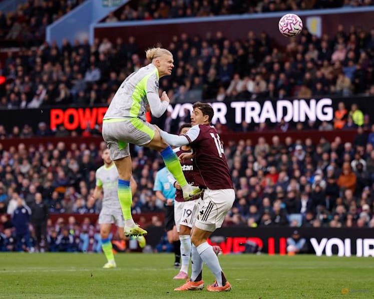 Arsenal go clear after win over Palace, Man City slip up at Villa