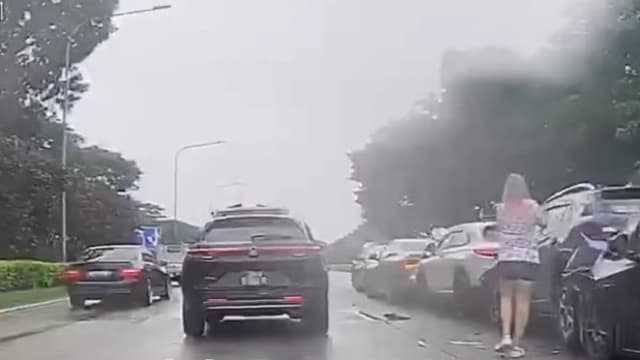 快速公路不到三小时两起连环撞 共涉11车和四人送院