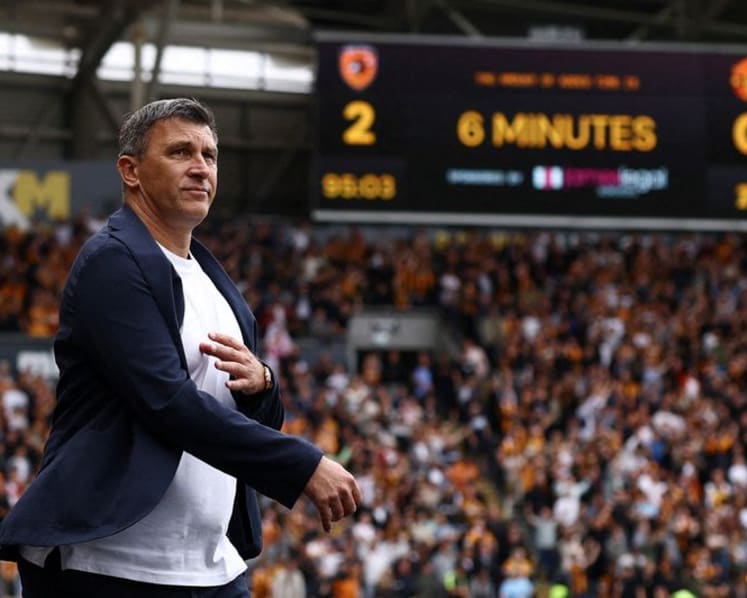 United's Carrick gets early reality check at Hull