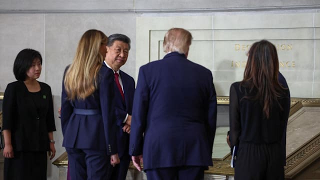习特会最后一站 特朗普陪习近平参观美国国家档案馆
