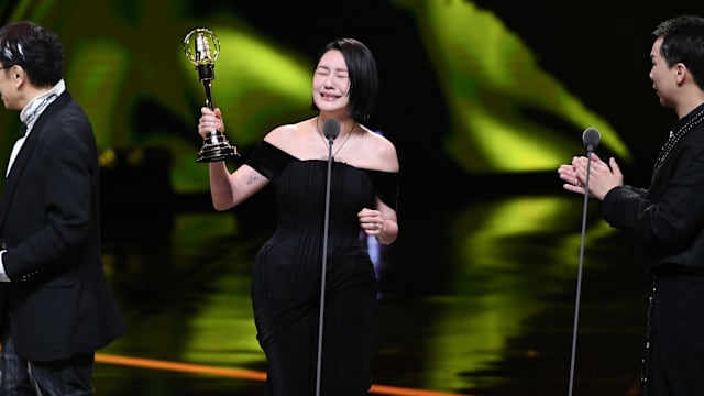 小S复出夺奖大家看哭！阿信、杨丞琳、吴青峰发声力挺超暖