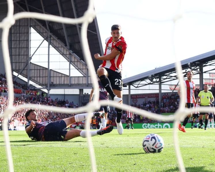 Tottenham's expensive rebuild begins with familiar collapse