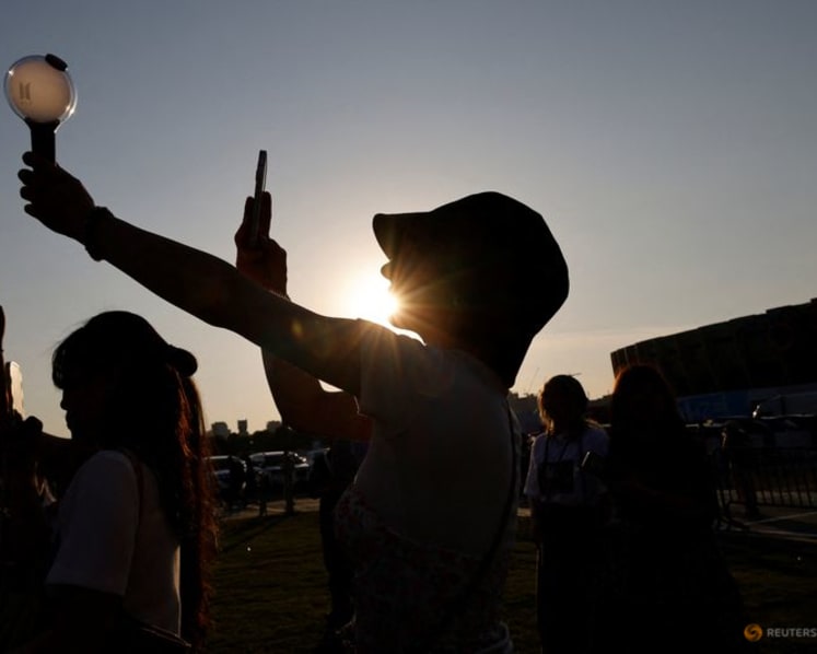  BTS light stick prices surge ahead of comeback concert