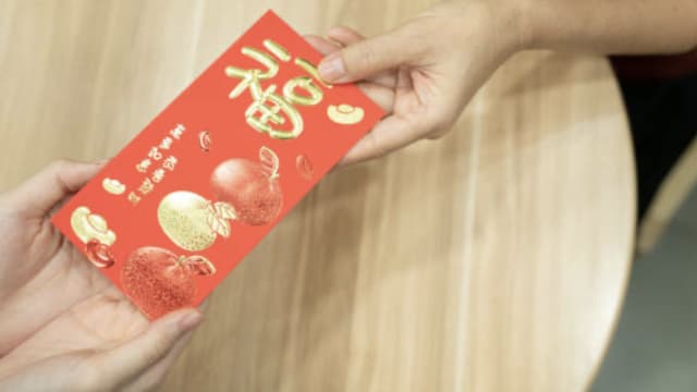 收邻居红包被雇主骂 女佣：我的错？ 