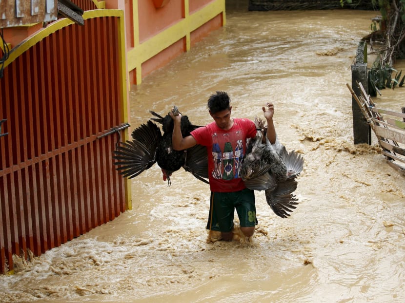 Typhoon leaves 11 dead, Filipino villagers saved from flood