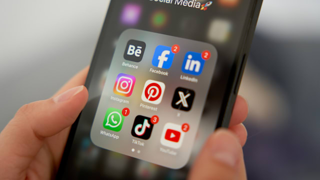 法国国民议会通过禁止15岁以下孩童使用社媒法案