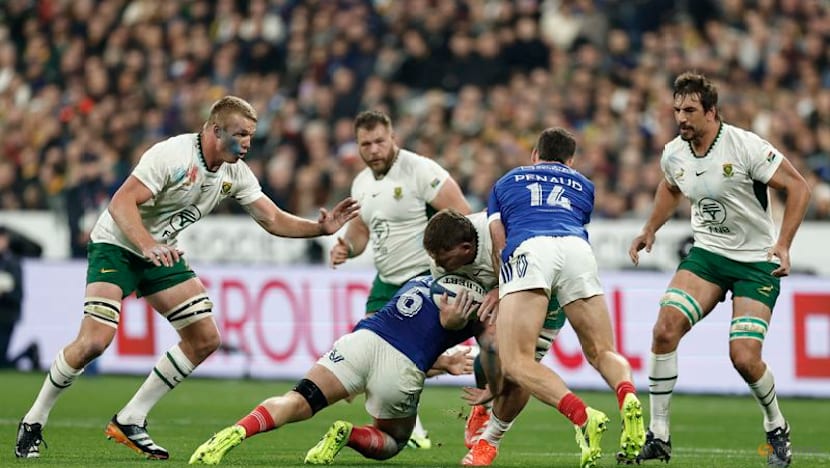 Fourteen-man South Africa dig deep to humble France