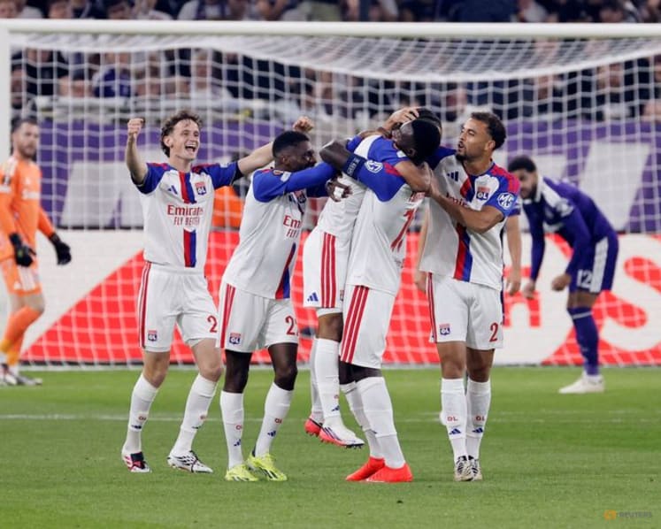 Benfica earn win in Milan as Sunderland celebrate historic night
