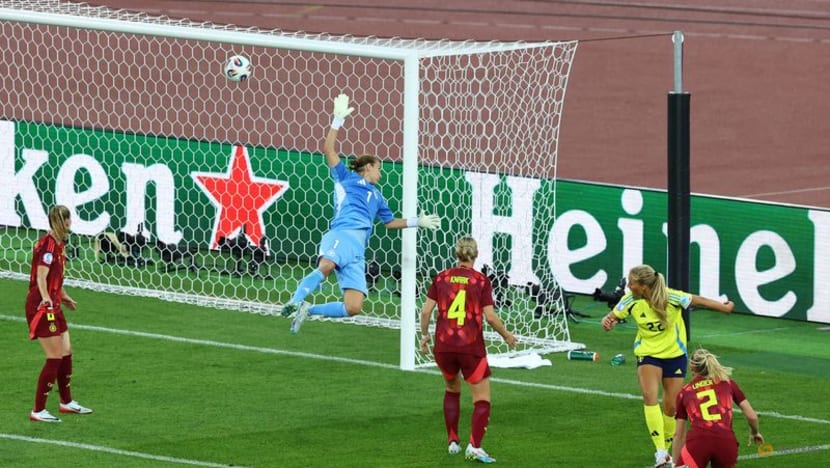 Sweden storm to group victory with 4-1 win over Germany