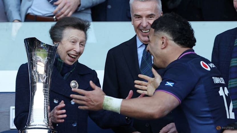 Scotland beat France 50-40 to keep Six Nations title race open