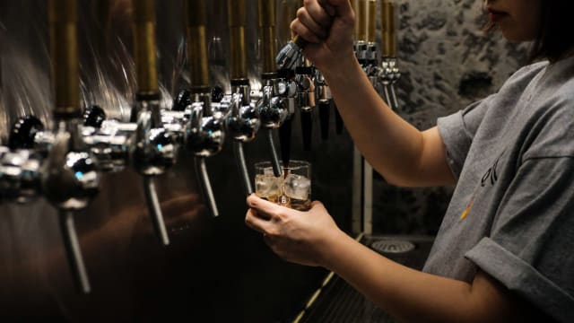 没有调酒师的鸡尾酒吧！亚洲首创“Cocktails On Tap”　台湾Draft Land登陆狮城