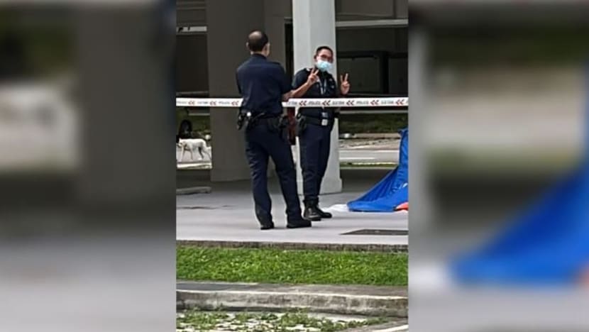 Pegawai polis berdepan tindakan dalaman atas kelakuan 'tidak wajar' di lokasi kematian luar biasa Pegawai polis berdepan tindakan dalaman atas kelakuan 'tidak wajar' di lokasi kematian luar biasa