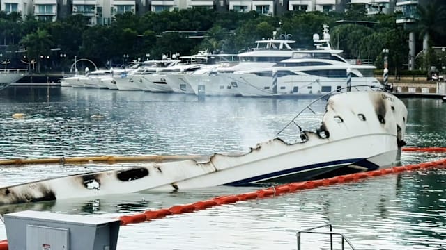 圣淘沙游艇大火扑灭后 码头已恢复运作