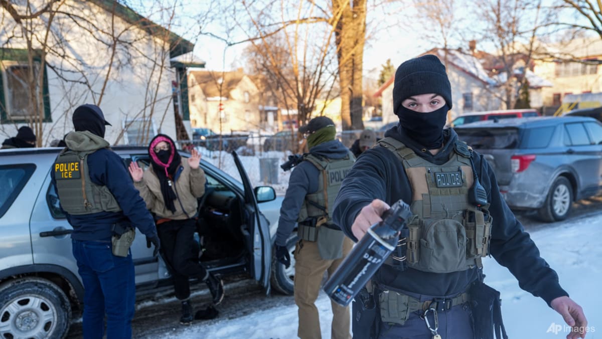 Trump to 'draw down' 700 immigration agents in Minnesota