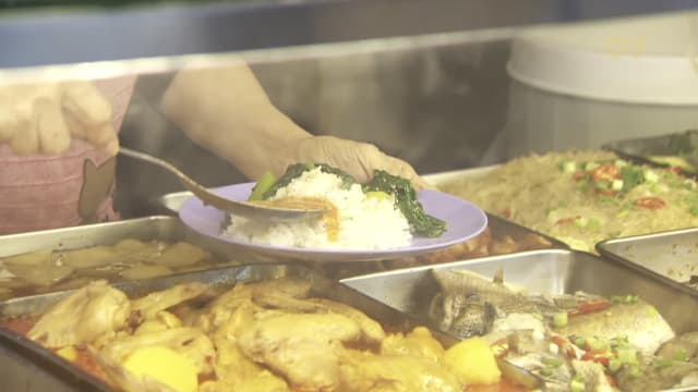 前线追踪 | 杂菜饭应该标价吗?为什么摊贩把价格遮起来? 前线追踪 | 杂菜饭应该标价吗?为什么摊贩把价格遮起来?