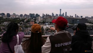 'Tak ada work-life balance': Mengapa anak muda China kian menjauhi Beijing?