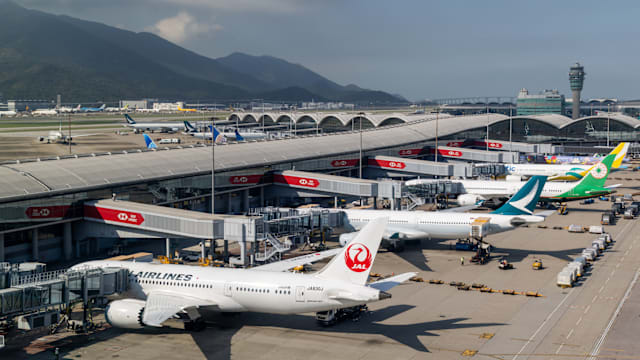 中日紧张局势升温 中国外交部呼吁公民暂时避免前往日本