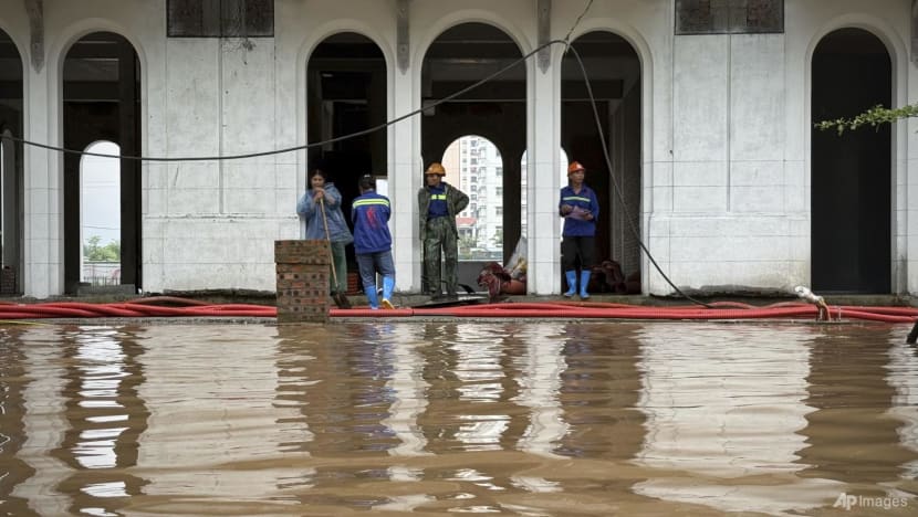 Typhoon Kajiki toll rises to five in Thailand Typhoon Kajiki toll rises to five in Thailand