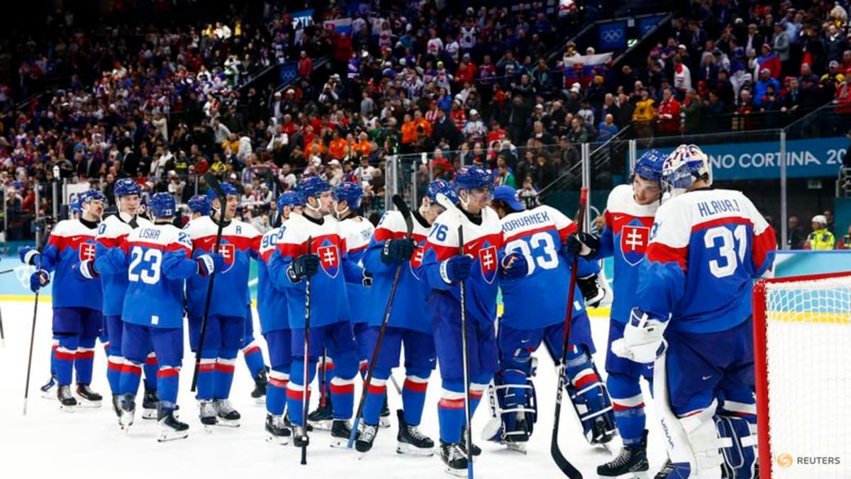 Ice hockey-Slovakia muscle past Germany into semi-finals